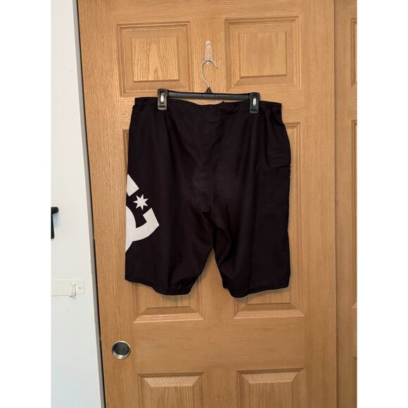 DC Men's Black and White Swim Shorts Trunks Size 38 - Picture 5 of 12